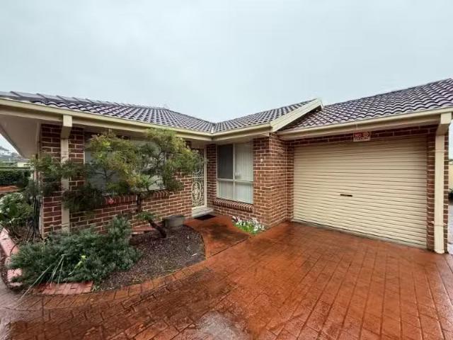 Charming 3 BR 2/28 Benelong Street, The Entrance Townhouse for.