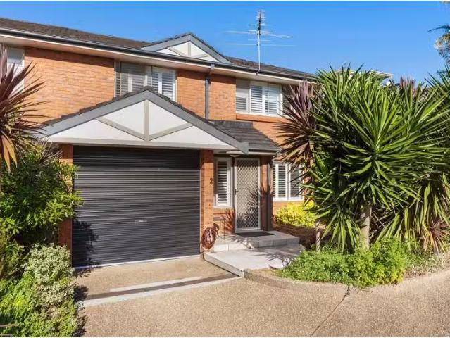 Deal! 3 BR 2/21 23 Nolan Avenue, Engadine Townhouse for rent.