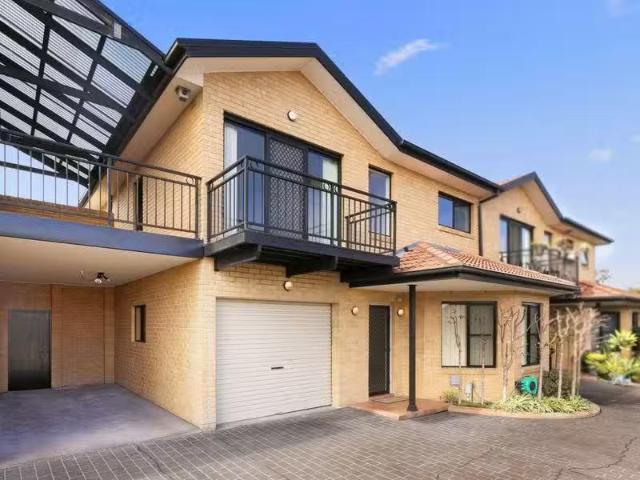 Nice 3 BR 2/33 Thompson Street, Long Jetty Townhouse for rent.
