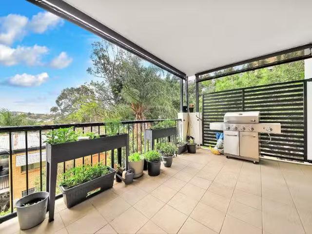 Cheap 3 BR 2/41 Kirkland Avenue, COORPAROO, QLD 4151 Unit fo.