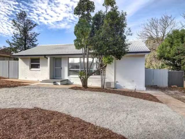 Rental! 3 BR 24 Eustace Crescent, CHRISTIE DOWNS, SA 5164 Ho.