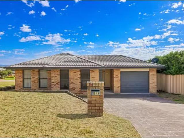Nice 3 BR 2/4 Northerly Close, Muswellbrook Townhouse for rent.