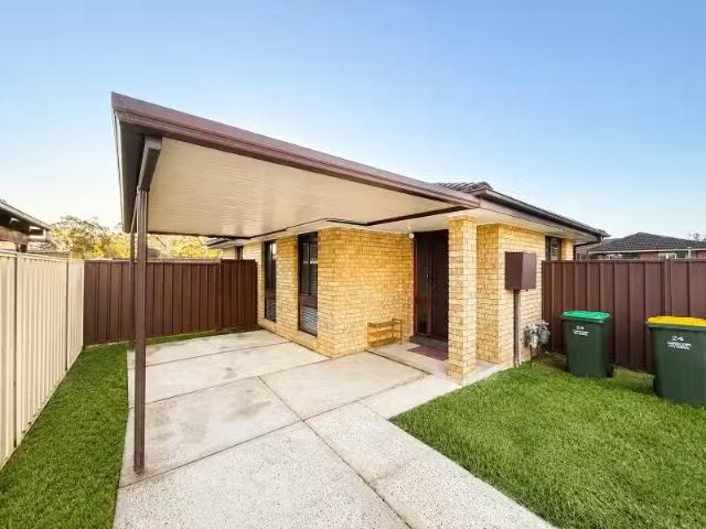 Rental! 3 BR 24 Wintaroo Crescent, St Helens Park House for re.