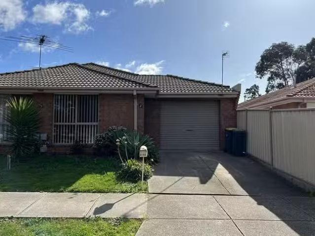 Charming 3 BR 2/52 Currunghi Court, St Albans, VIC 3021