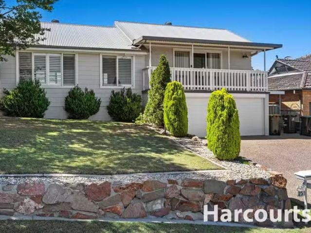 For Rent! 3 BR 25 Newbold Road, Macquarie Hills, NSW 2285 Ho.