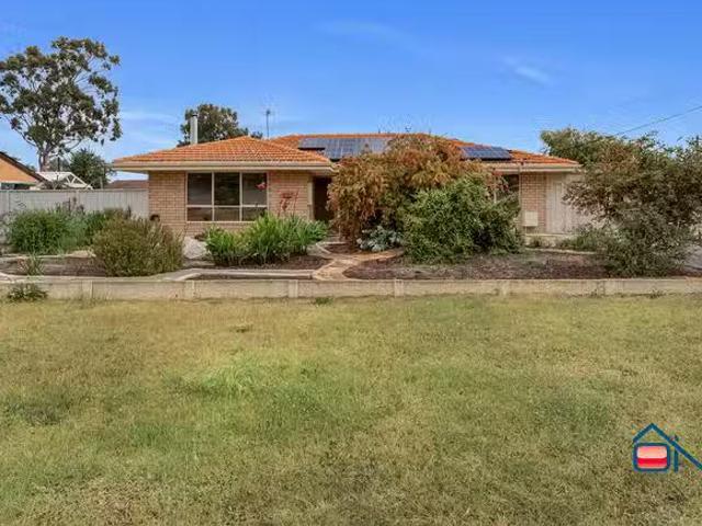 Cozy 3 BR 26 Amanda Drive, Camillo, WA 6111