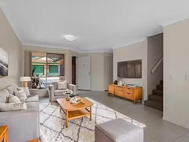 For Rent! 3 BR 27/38 Murev Way, Carrara, QLD 4211
