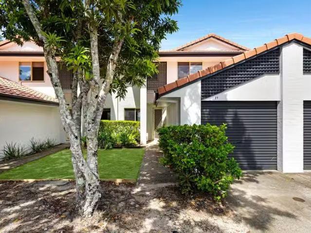 Rental! 3 BR 27/3 Arundel Drive, Arundel, QLD 4214 Townhouse.
