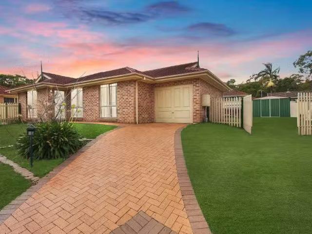 Deal! 3 BR 27 Barega Close, Buff Point House for rent Listed.