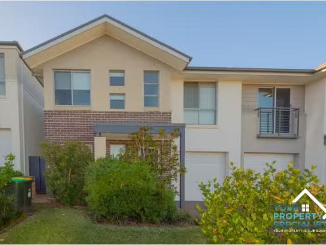 Unique 3 BR 27 Northam Road, LEUMEAH Townhouse for rent Liste.