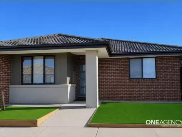 Charming 3 BR 28 Dawbin Road, Tarneit House for rent Listed b.
