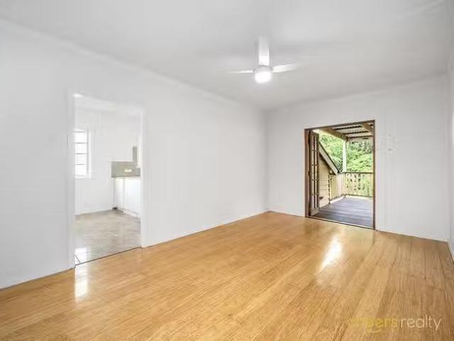 Rental! 3 BR 28 Troughton Road, Sunnybank, QLD 4109