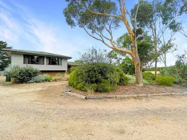 Cheap 3 BR 291 339 Lake Road, Armstrong Creek, VIC 3217