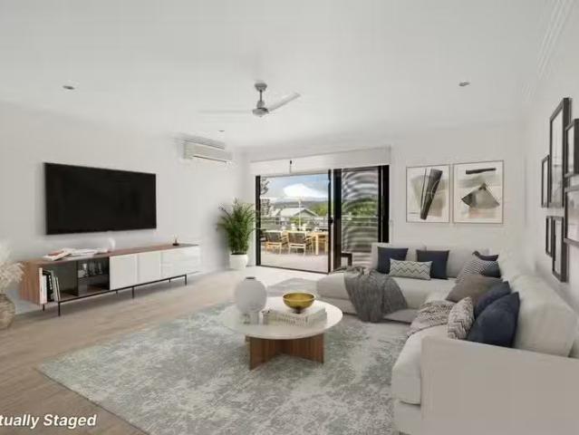 Deal! 3 BR 29/201 Varsity Parade, Varsity Lakes, QLD 4227 Ap.