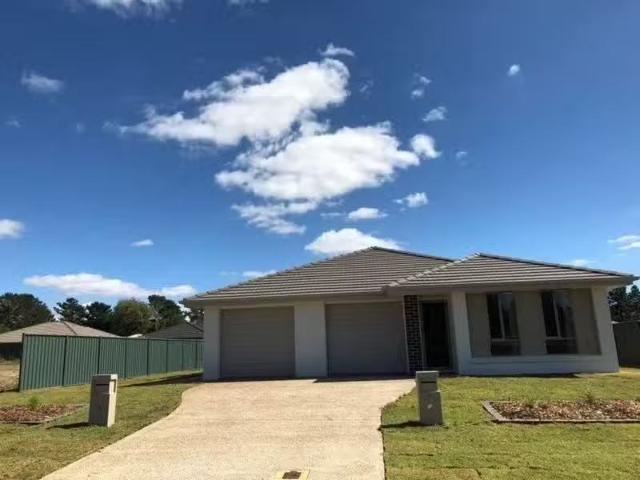 Rental! 3 BR 2/9 Dala Lane, ARMIDALE Apartment for rent Liste.