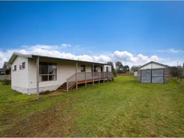 Cozy 3 BR 29 Morris Street, Armidale House for rent Listed by.