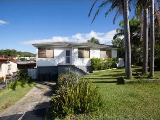 Deal! 3 BR 2 Tulkaba Street, Belmont North House for rent Lis.