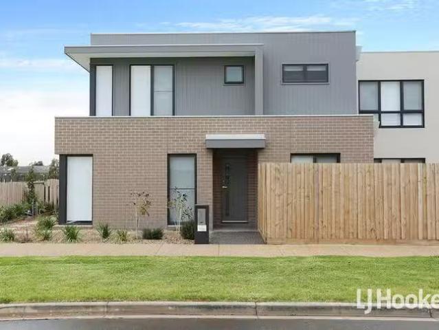 Cozy 3 BR 2 Sullivan Walk, Point Cook, VIC 3030