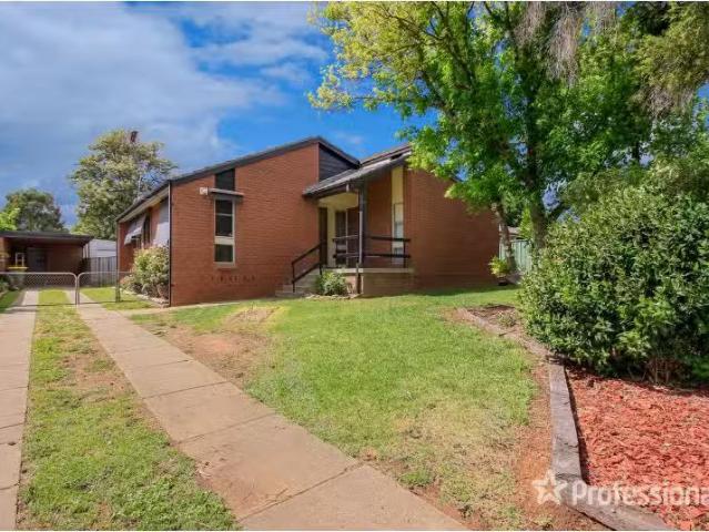 Cheap 3 BR 30 Elizabeth Avenue, Forest Hill House for rent Li.