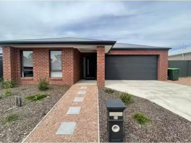 Just in! 3 BR 31 Mistletoe Street, Golden Square House for ren.