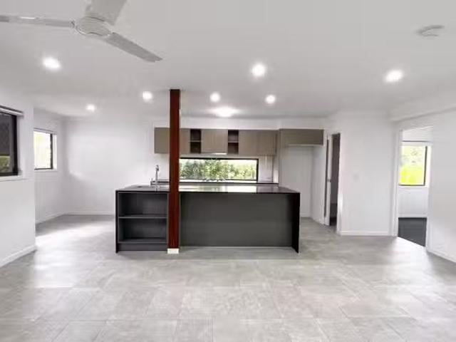 Deal! 3 BR 31A Aylesford Street, ANNERLEY, QLD 4103 House fo.