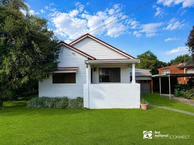 Charming 3 BR 323 Macquarie Street, SOUTH WINDSOR House for re.