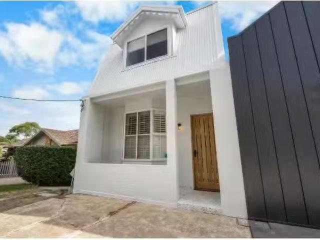 Cozy 3 BR 32 Garden Grove Parade, Adamstown Heights House for.