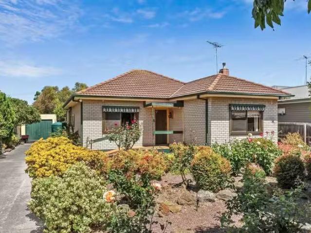 Deal! 3 BR 32 Logan Street, Hamlyn Heights, VIC 3215 House f.