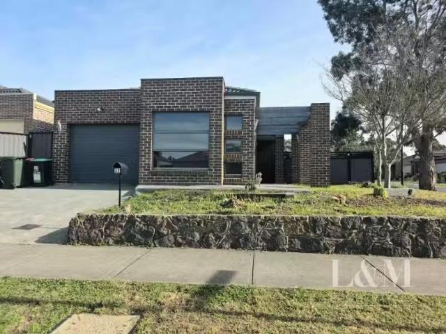 Unique 3 BR 32 Northumberland Circuit, CRAIGIEBURN House for r.