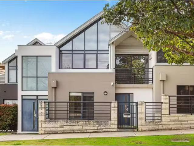 Charming 3 BR 3/300 Charles Street, North Perth Townhouse for.