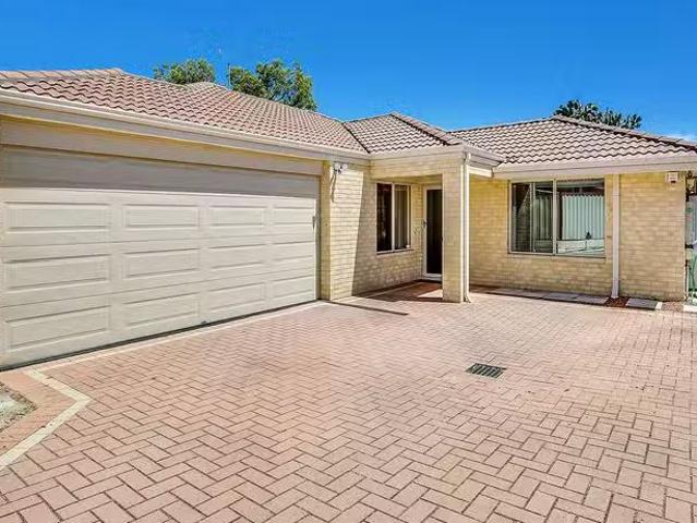 Cheap 3 BR 33A Ambleside Close, BALGA, WA 6061 House for Rent