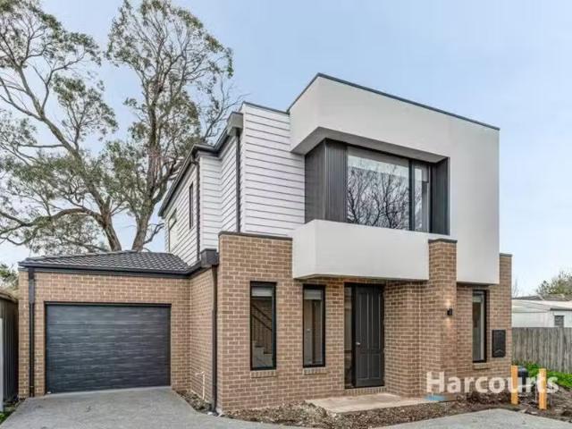 Deal! 3 BR 3/49 Cranbourne Drive, Cranbourne, VIC 3977 Townh.