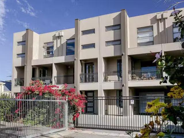 Deal! 3 BR 3/41 Thornes Lane, Brompton, SA 5007
