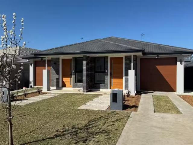 Just in! 3 BR 34 Rowcliff Circuit, LOCHINVAR House for rent L.