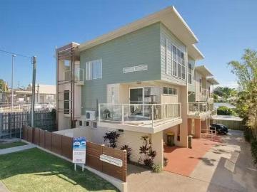 Cheap 3 BR 3/57 Yamboyna Street, Manly, QLD 4179