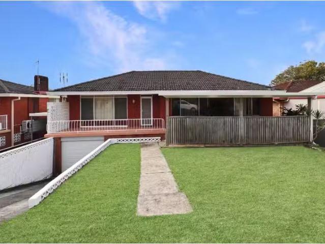 Just in! 3 BR 36 Beryl Street, Coffs Harbour House for rent L.