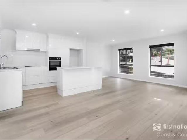 Nice 3 BR 36C Farmer Street, Kiama House for rent Listed by A.