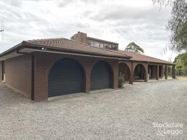 Cheap 3 BR 37 Marlboro Drive, Kialla, VIC 3631