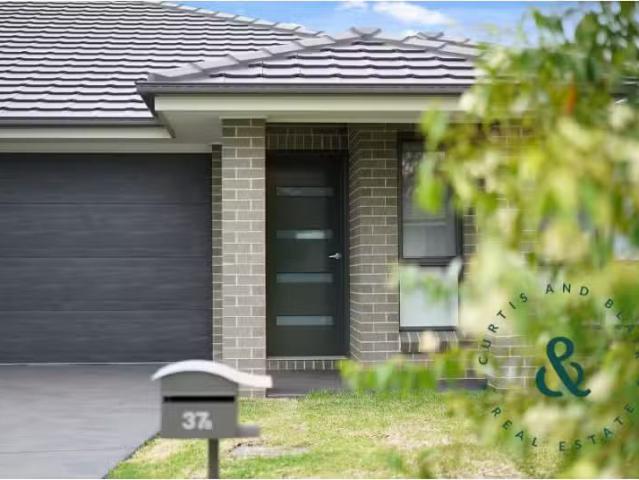 Charming 3 BR 37B Henning Road, Raymond Terrace Townhouse for.