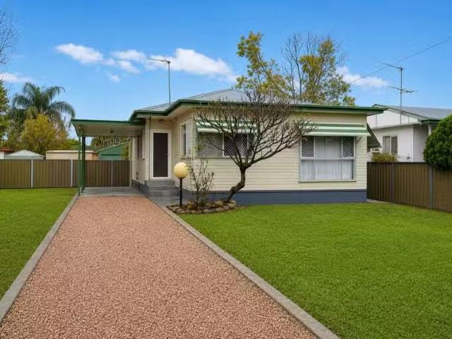 Cozy 3 BR 389 Boston Street, Moree House for rent Listed by M.