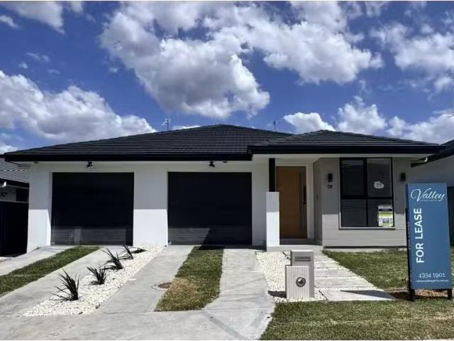 Deal! 3 BR 39 Rowcliff Circuit, LOCHINVAR House for rent List.