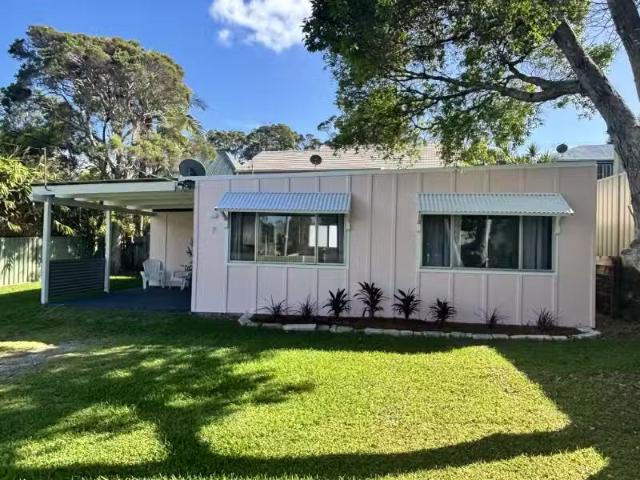Rental! 3 BR 7 Banksia Close, Sandy Beach House for rent List.