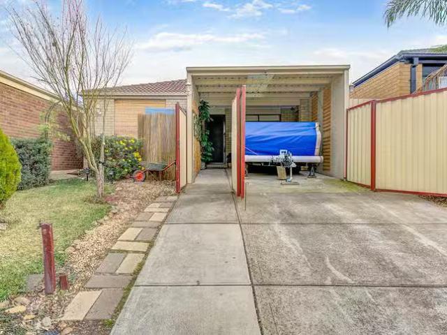 Unique 3 BR 7 Peter Pan Crescent, Kurunjang, VIC 3337