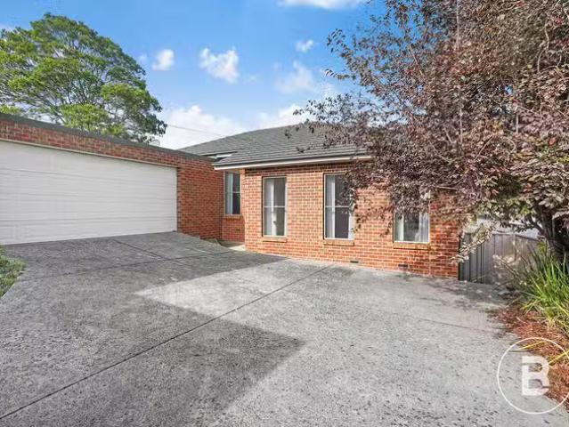 Deal! 3 BR 418A Gladstone Street, Mount Pleasant, VIC 3350