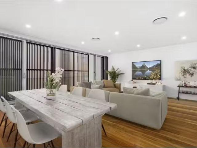 Cozy 3 BR 4/101 Corrimal Street, Wollongong Townhouse for rent.