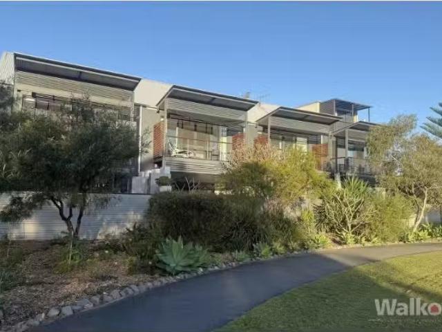 New 3 BR 43/1 Forbes Street, Carrington Townhouse for rent Li.