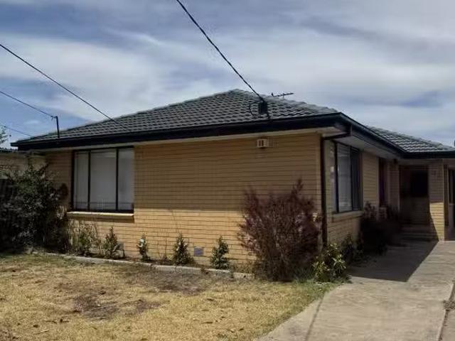 Cozy 3 BR 43 Appian Drive, ALBANVALE, VIC 3021 House for Rent