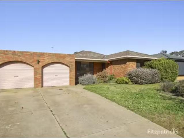 Cheap 3 BR 43 Pinaroo Drive, Glenfield Park House for rent Li.