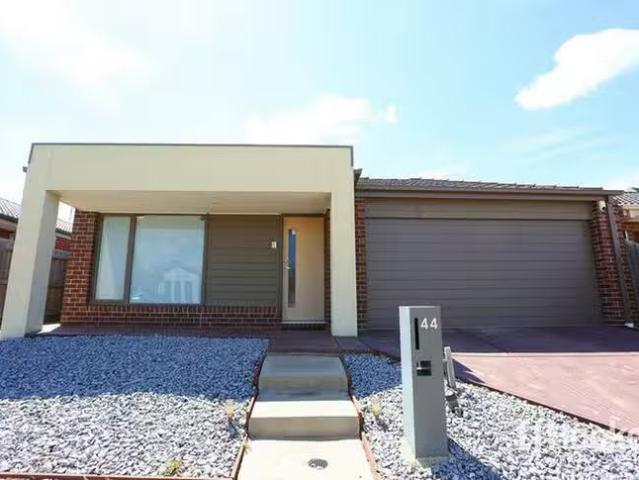 Charming 3 BR 44 Toritta Way, Truganina, VIC 3029