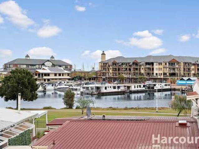 Just in! 3 BR 4/54 56 Ormsby Terrace, MANDURAH, WA 6210 Apar.